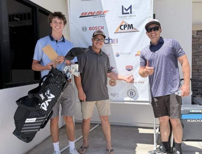 Golf players posing for pictures